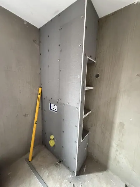 Badkamer – Badkamer en toilet Hillegom door AREV Bouw