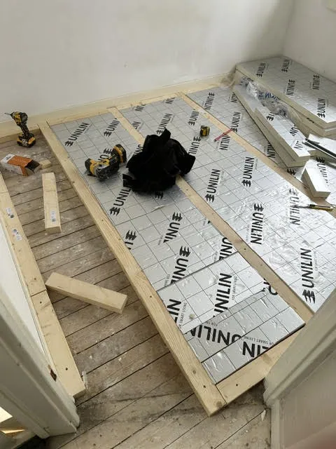 Voor – Dakisolatie – Zolderisolatie Amsterdam door AREV Bouw