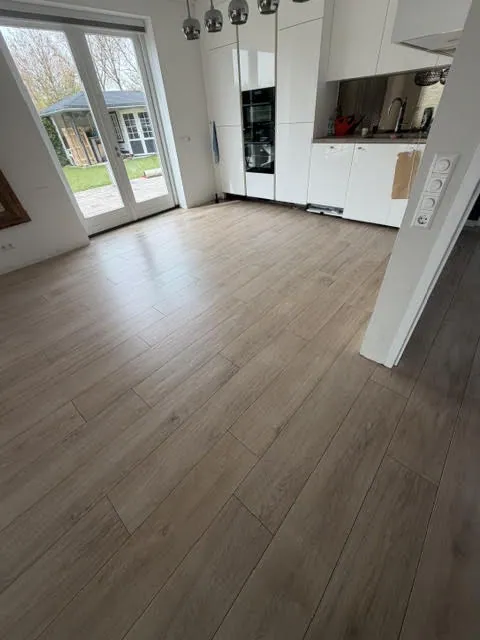 Vloer – Tegelwerk 130 m² door AREV Bouw