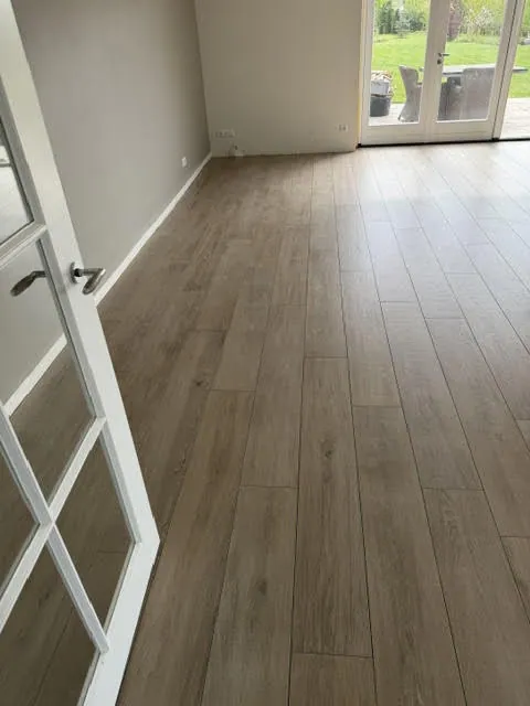 Vloer – Tegelwerk 130 m² door AREV Bouw