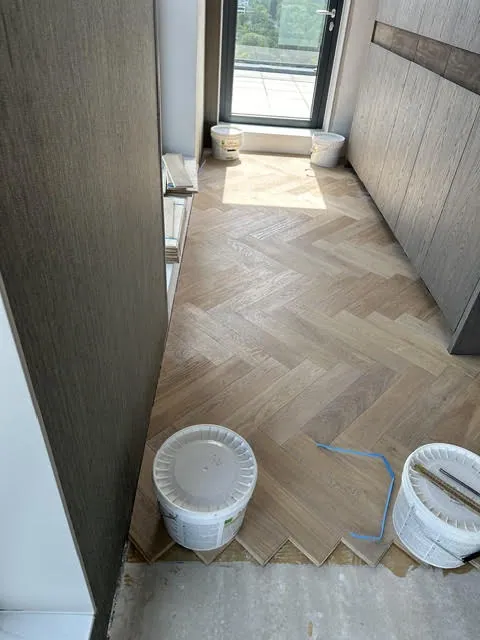 Vloer – Visgraat parket Hoofddorp door AREV Bouw